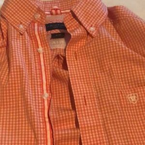 Men’s medium Ariat button up (accepting offers)